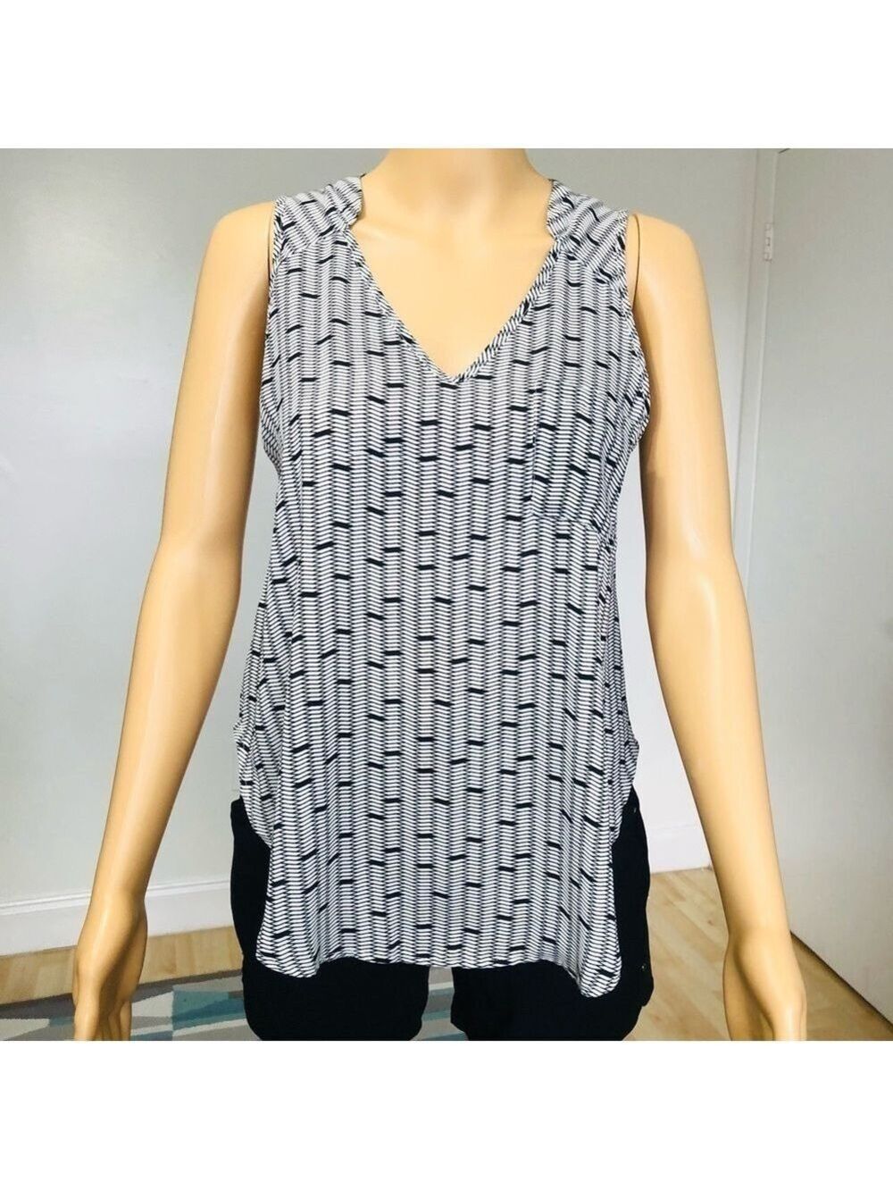 Lush sleeveless top blouse Size S